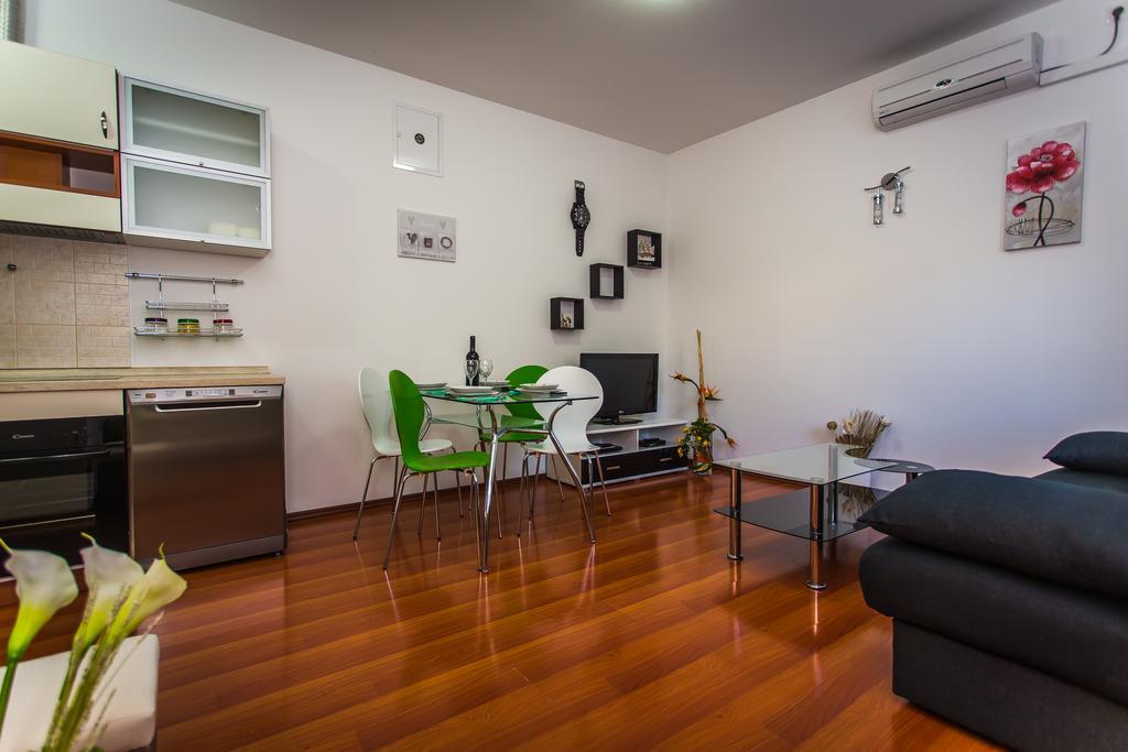 Apartman Nikolic 2 Lägenhet Kaštela Exteriör bild